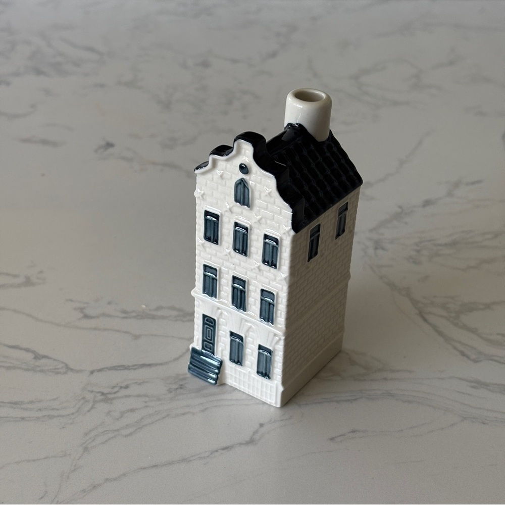 KLM #45 Blue Delft House by BOLS